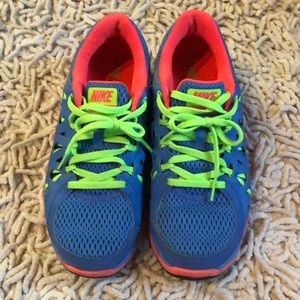 Nike dual fusion tennis shoe